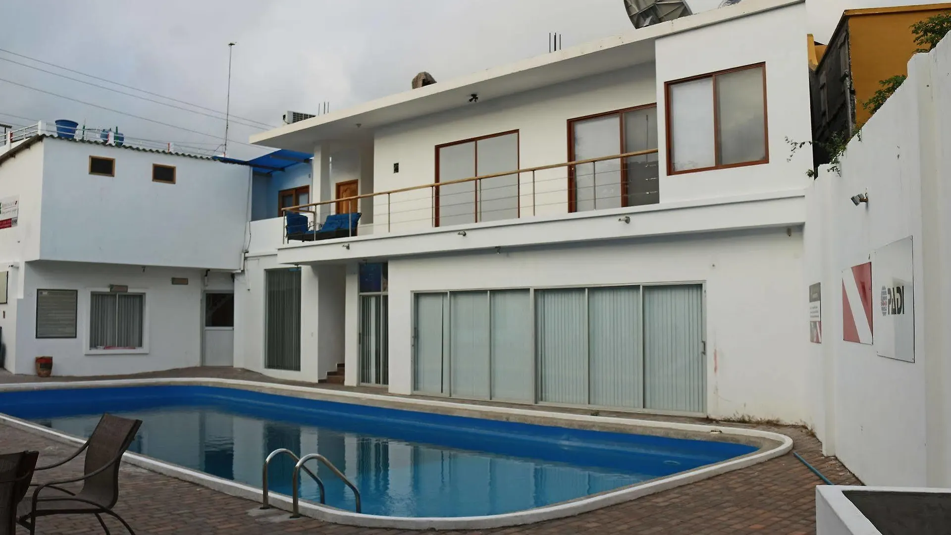 Divers Lodge Santa Cruz - Red Mangrove 4*, Puerto Ayora (Galapagos Islands)